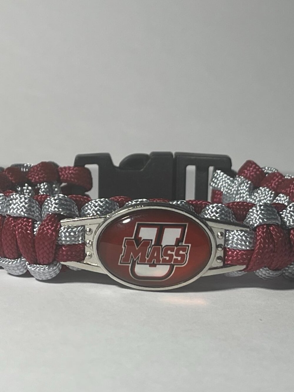 UMass Minutemen NCAA Paracord Bracelet NEW